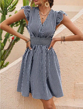 Load image into Gallery viewer, ItalianMadison | Abito estivo da donna a righe alla moda

